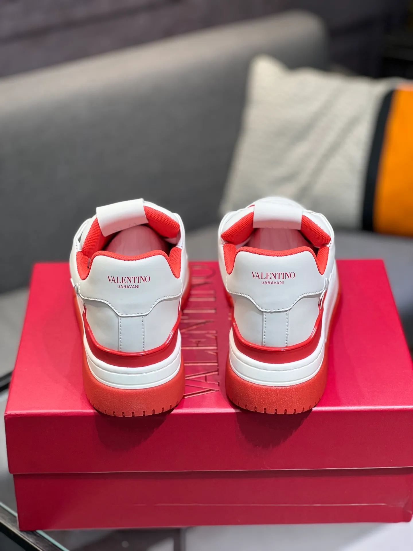 Men's Men's Shoes 💰660 Valentino 2023 early autumn new star shoes are now online! Wang Hedi and Ren Jialun have been worn by many celebrities. Who can refuse the same couple shoes as Wang Hedi! The design of Stars Stab My Heart is cool and spicy. The material of the shoes is cowhide, and every color is beautiful! Size 35-40, men’s size 39-44 (women’s 41, men’s 38, 45🉑️customized)